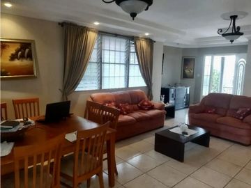 SE VENDE CASA CON PISCINA EN BRISAS DEL GOLF $275,000
