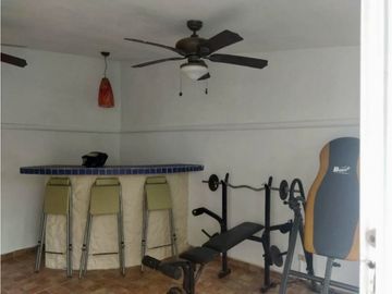 SE VENDE CASA CON PISCINA EN BRISAS DEL GOLF $275,000