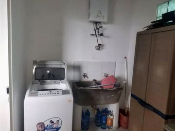 SE VENDE CASA CON PISCINA EN BRISAS DEL GOLF $275,000
