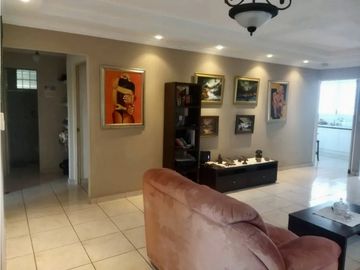 SE VENDE CASA CON PISCINA EN BRISAS DEL GOLF $275,000