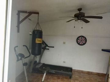 SE VENDE CASA CON PISCINA EN BRISAS DEL GOLF $275,000
