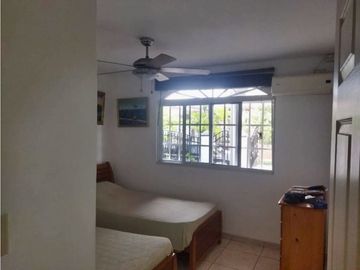 SE VENDE CASA CON PISCINA EN BRISAS DEL GOLF $275,000