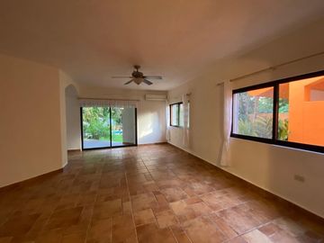 Casa tipo campestre con 3 recamaras y alberca en venta en Cancun