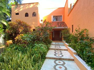 Casa tipo campestre con 3 recamaras y alberca en venta en Cancun