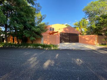 Casa tipo campestre con 3 recamaras y alberca en venta en Cancun