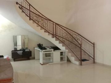 Rumah Medokan Rungkut Surabaya Row jalan 2,5 mobil