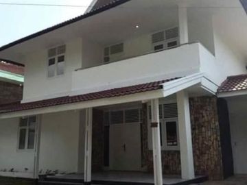 rumah di mainroad mainroad ir juanda dago bandung lokasi sangat strategis