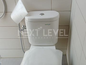 DISEWAKAN RUMAH HOEK BARU SERAH TERIMA DI CLUSTER VIOLA SUMMARECON CROWN GADING