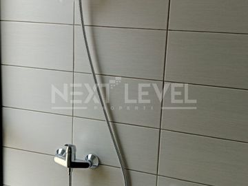 DISEWAKAN RUMAH HOEK BARU SERAH TERIMA DI CLUSTER VIOLA SUMMARECON CROWN GADING
