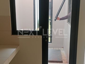 DISEWAKAN RUMAH HOEK BARU SERAH TERIMA DI CLUSTER VIOLA SUMMARECON CROWN GADING