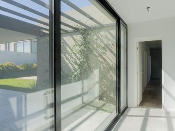 Casa de 3 dormitorios con piscina y parillero en Country San Sebastian