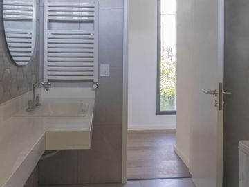 Casa de 3 dormitorios con piscina y parillero en Country San Sebastian