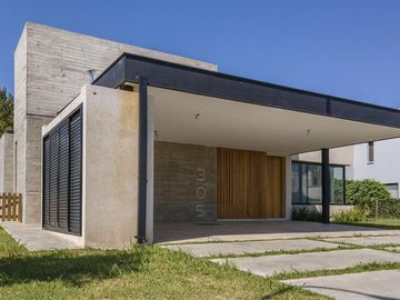 Casa de 3 dormitorios con piscina y parillero en Country San Sebastian