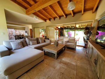 CASA EN VENTA, VALLE DE BRAVO