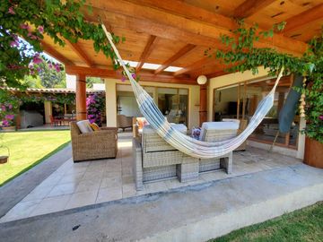 CASA EN VENTA, VALLE DE BRAVO