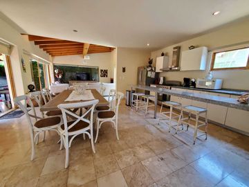 CASA EN VENTA, VALLE DE BRAVO