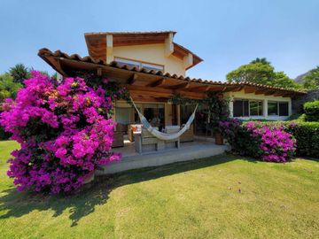 CASA EN VENTA, VALLE DE BRAVO