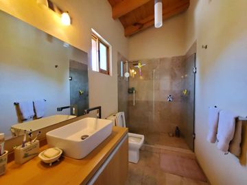 CASA EN VENTA, VALLE DE BRAVO