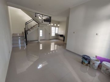 Rumah baru 2 lantai minimalis di ciwastra dekat buahbatu