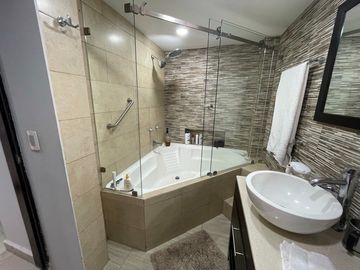 VENTA HERMOSO PENTHOUSE CON ROOF GARADEN EN CLUB DE GOLF MÉXICO, CDMX