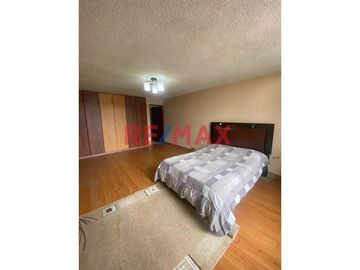 😍 Hermosa Casa 🏡 de 160mts2 en 📍 La Perla una de las zonas más lindas del Callao a 120 mts de la Av. la Marina. 

La casa tiene 3 pisos: 
1️⃣ Prime