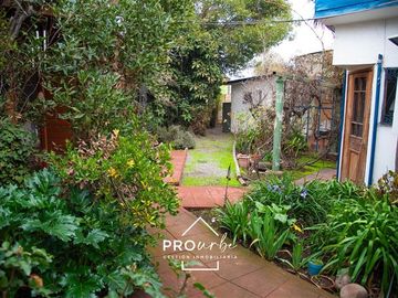 Casa en Venta en Medina/ Av Lo Barnechea