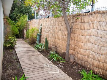Casa en Venta en Medina/ Av Lo Barnechea