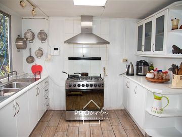Casa en Venta en Medina/ Av Lo Barnechea