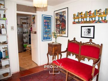 Casa en Venta en Medina/ Av Lo Barnechea