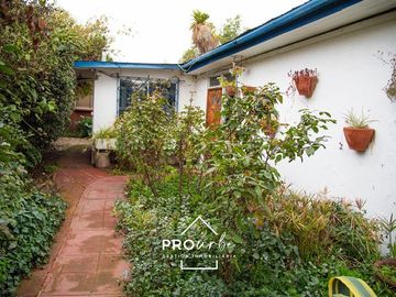 Casa en Venta en Medina/ Av Lo Barnechea