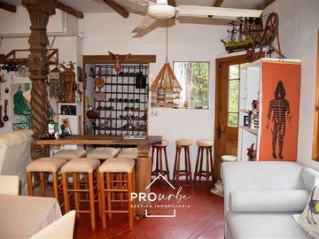 Casa en Venta en Medina/ Av Lo Barnechea