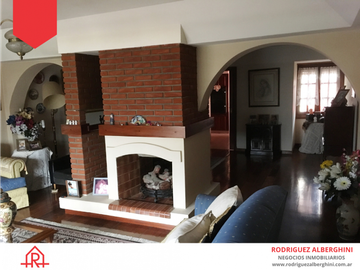 ¡Excelente casa en alto! (Calle Av. del Valle e/ 12 y 14)
