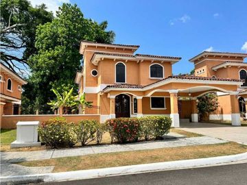 VENTA DE CASA 3 REC 3.5 BAÑOS 444 MTS CLAYTON VILLAGE