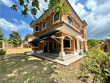 VENTA DE CASA 3 REC 3.5 BAÑOS 444 MTS CLAYTON VILLAGE