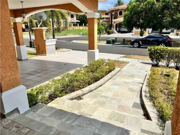 VENTA DE CASA 3 REC 3.5 BAÑOS 444 MTS CLAYTON VILLAGE