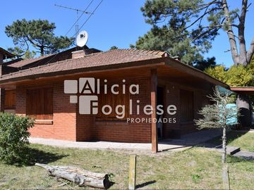 Chalet en Venta con todos los servicios en Barrio Privado Hipocampo