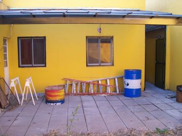 CASA EN TERRENO 8,66 X 30 GGE 2 AUTOS - CON PARQUE AL FONDO