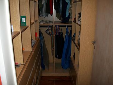 CASA EN TERRENO 8,66 X 30 GGE 2 AUTOS - CON PARQUE AL FONDO