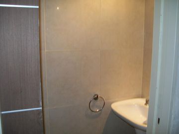 CASA EN TERRENO 8,66 X 30 GGE 2 AUTOS - CON PARQUE AL FONDO