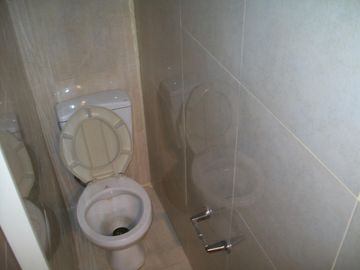 CASA EN TERRENO 8,66 X 30 GGE 2 AUTOS - CON PARQUE AL FONDO