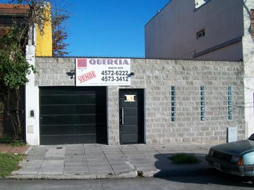 CASA EN TERRENO 8,66 X 30 GGE 2 AUTOS - CON PARQUE AL FONDO