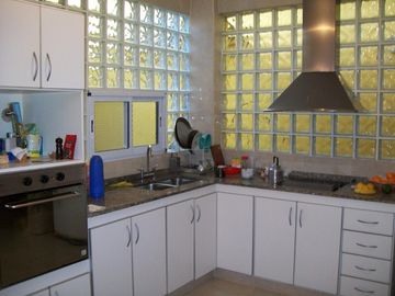 CASA EN TERRENO 8,66 X 30 GGE 2 AUTOS - CON PARQUE AL FONDO