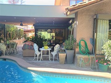 Casa en venta de 3 dorm. En Portal La Dehesa, Lo Barnechea