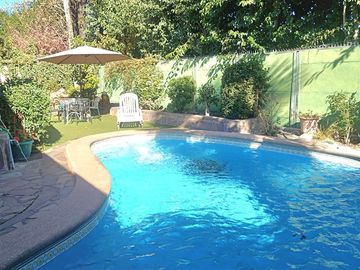 Casa en venta de 3 dorm. En Portal La Dehesa, Lo Barnechea
