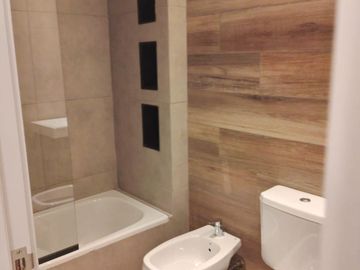 Departamento de 1 dormitorio contrafrente con balcón a metros del Monumento - Rosario