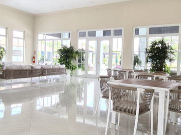 Casa de venta de lujo a estrenar en urb. Privada Casalaguna- Brisana