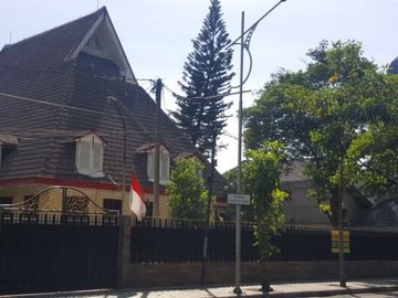Disewakan Rumah Usaha Strategis Raya Diponegoro Surabaya