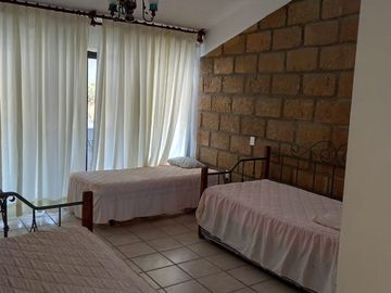 QUINTA RESIDENCIAL TEQUES  con acceso al lago