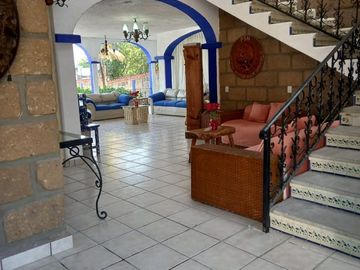 QUINTA RESIDENCIAL TEQUES  con acceso al lago