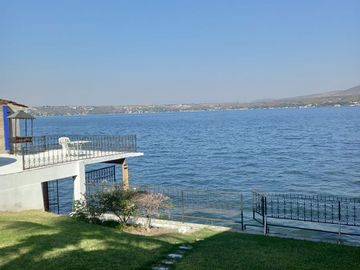 QUINTA RESIDENCIAL TEQUES  con acceso al lago